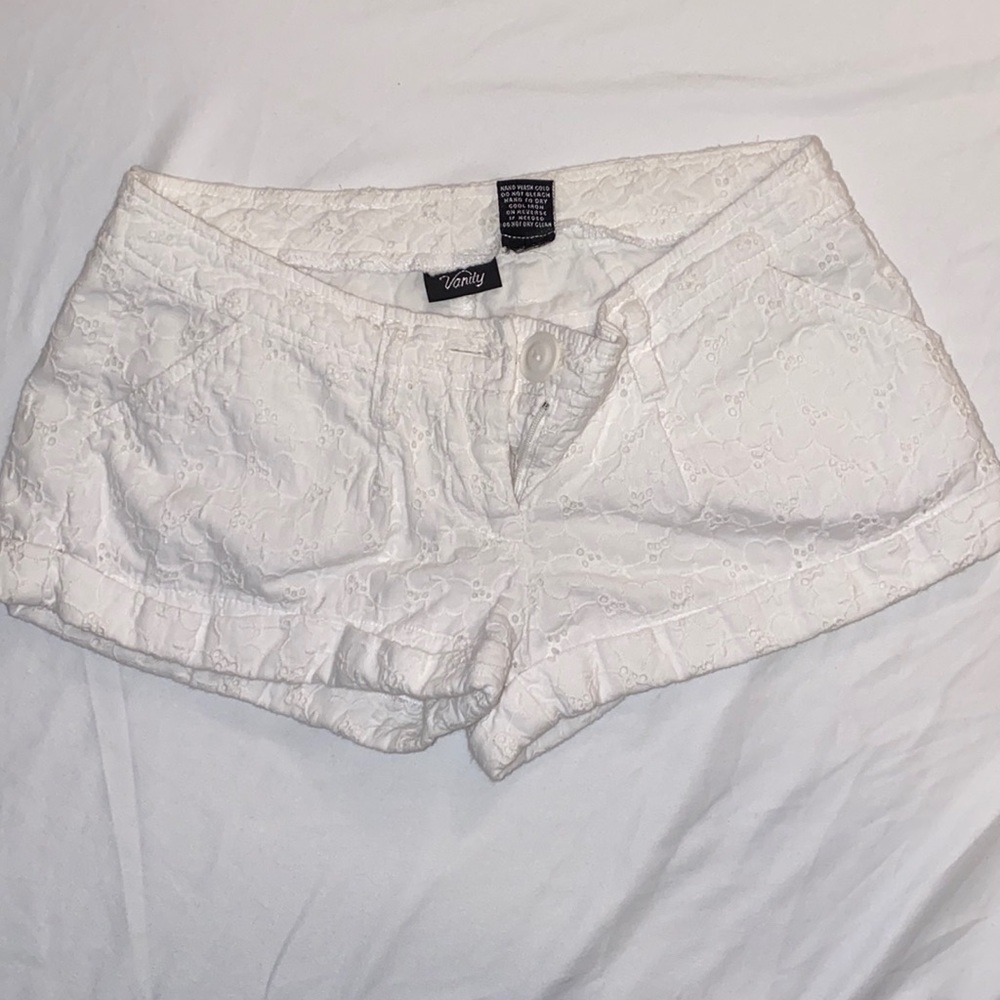 Women’s shorts- vanity size 3 fit like 1
